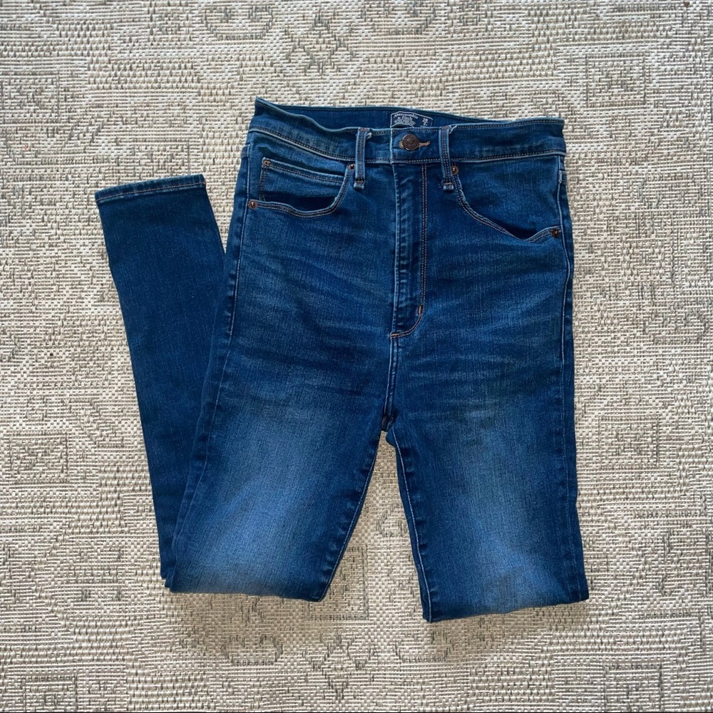 Abercrombie & Fitch Ultra High Rise Jegging Size 2S